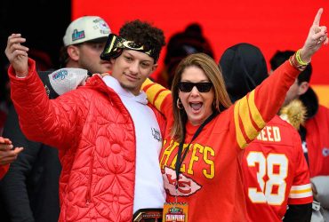 Randi Martin Discusses Challenges of Public Scrutiny as Patrick Mahomes' Mother