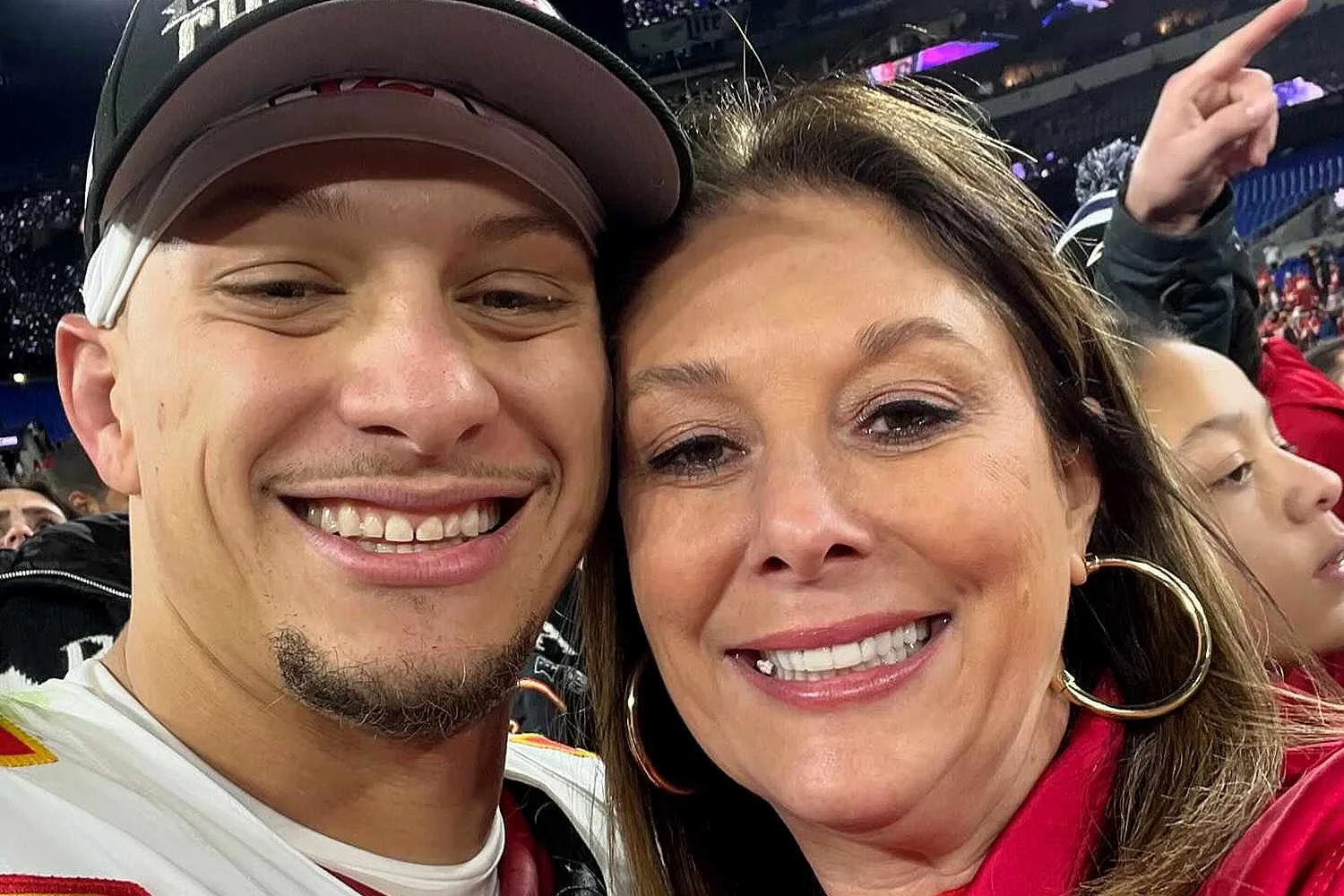 Randi Martin Discusses Challenges of Public Scrutiny as Patrick Mahomes' Mother