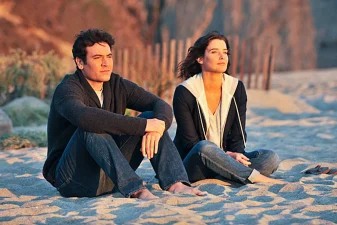 Cobie Smulders Reveals Hilarious Whisper Trick That Left Josh Radnor Speechless Before Love Scenes