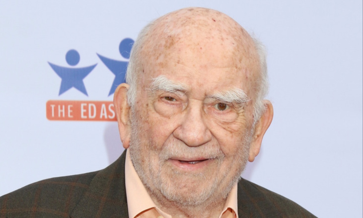 Dick Van Dyke Mourns Ed Asner, Recalls Scrapped ‘Odd Couple’ Revival Plans