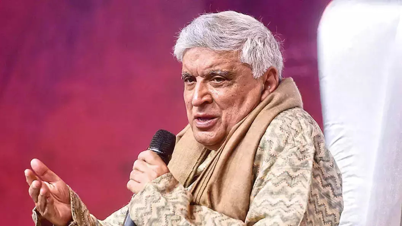 Javed Akhtar Sparks Uproar with Anti-Pakistan Remark, Faces Backlash Over Contradictory Cultural Stance
