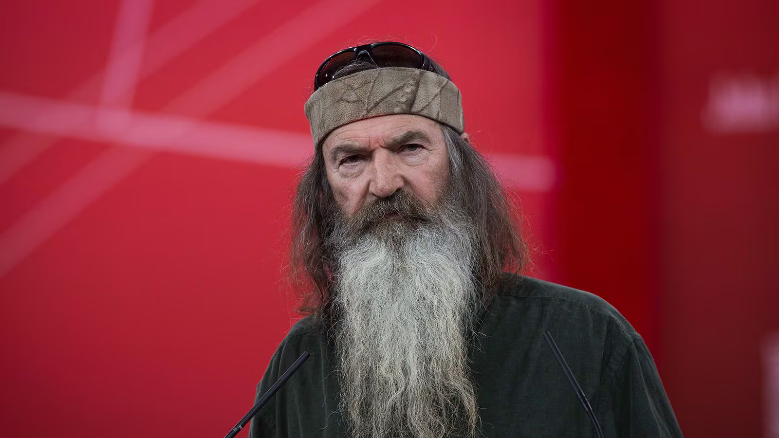 Phil Robertson, 'Duck Dynasty' Patriarch and Duck Commander Founder, Dies at 79 After Alzheimer’s Battle