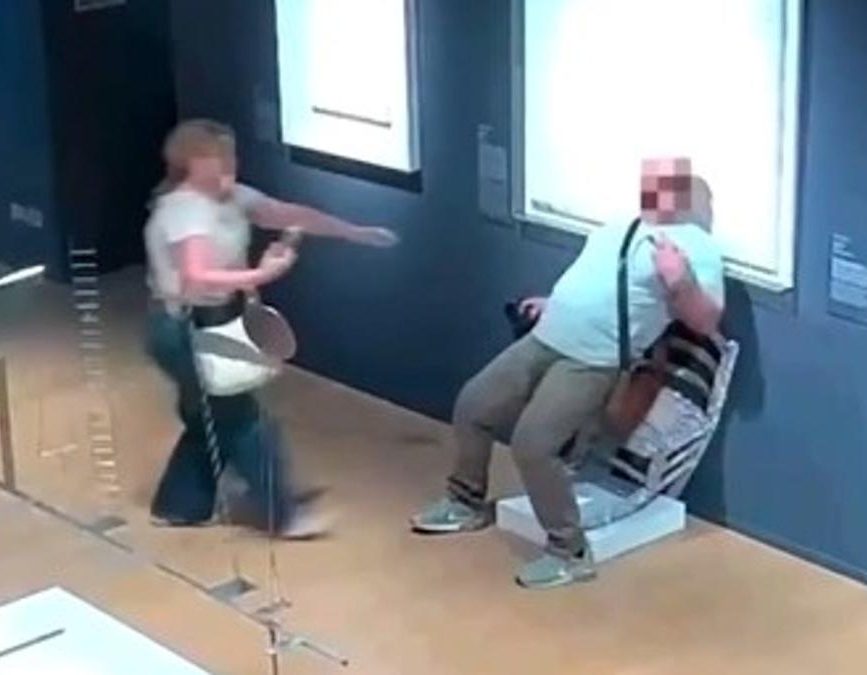 Couple Damages Priceless Crystal Chair While Posing for Photos at Italian Museum