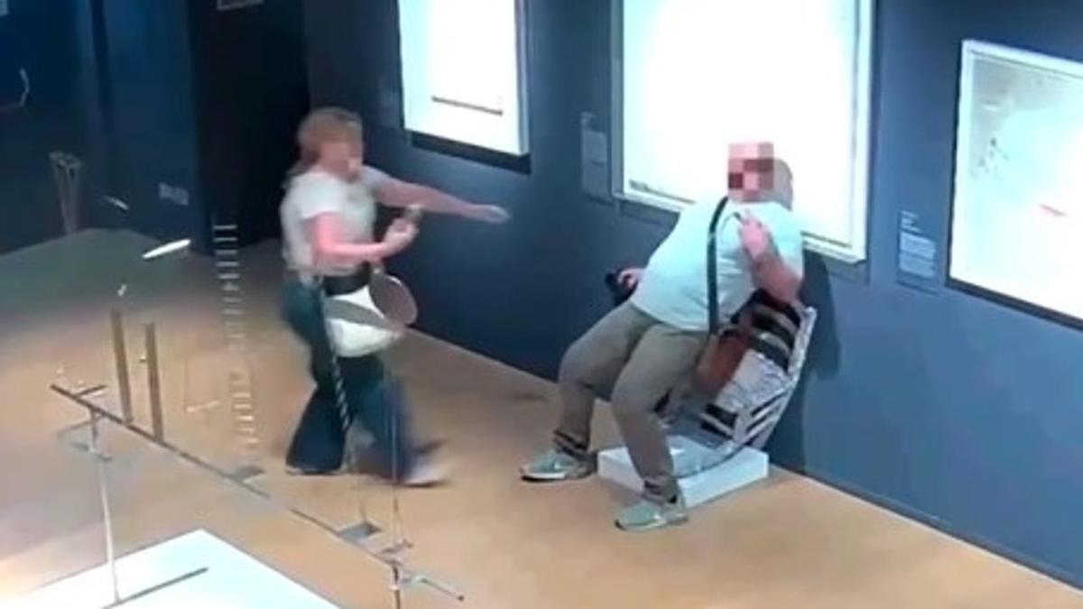 Couple Damages Priceless Crystal Chair While Posing for Photos at Italian Museum