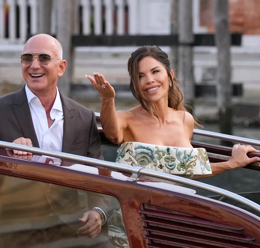 Jeff Bezos and Lauren Sanchez