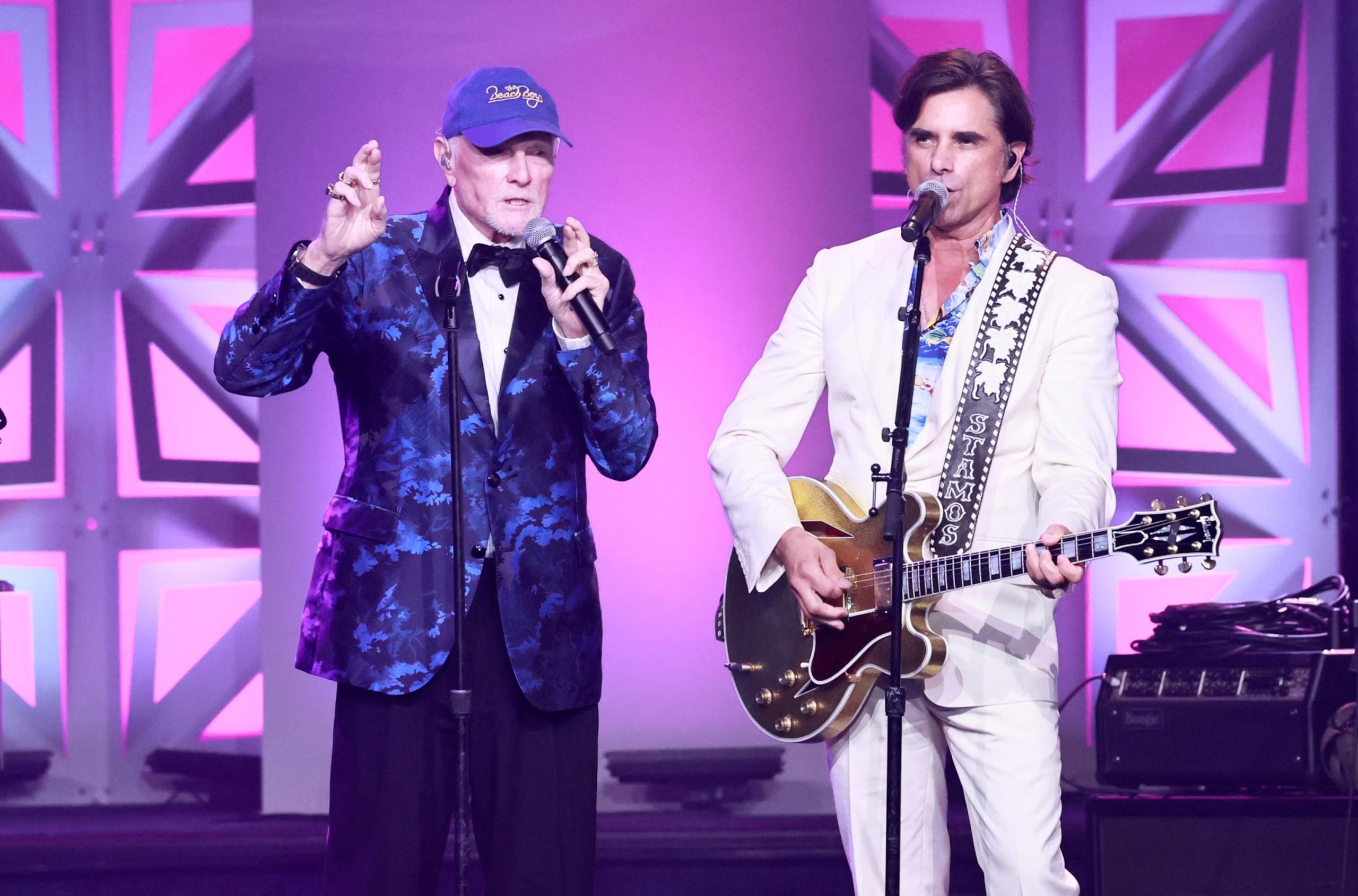 John Stamos Breaks News of Brian Wilson’s Death to Mike Love in Heartbreaking Silence