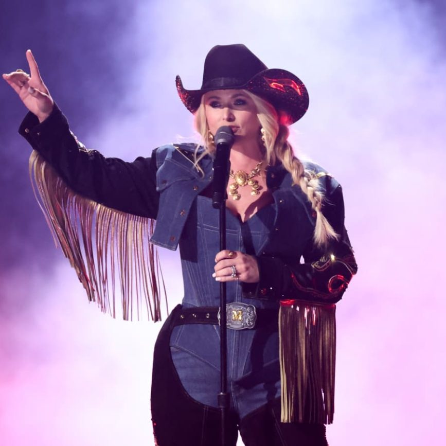 Miranda Lambert Surprises Fans with Line Dance Party at Her Nashville Cantina