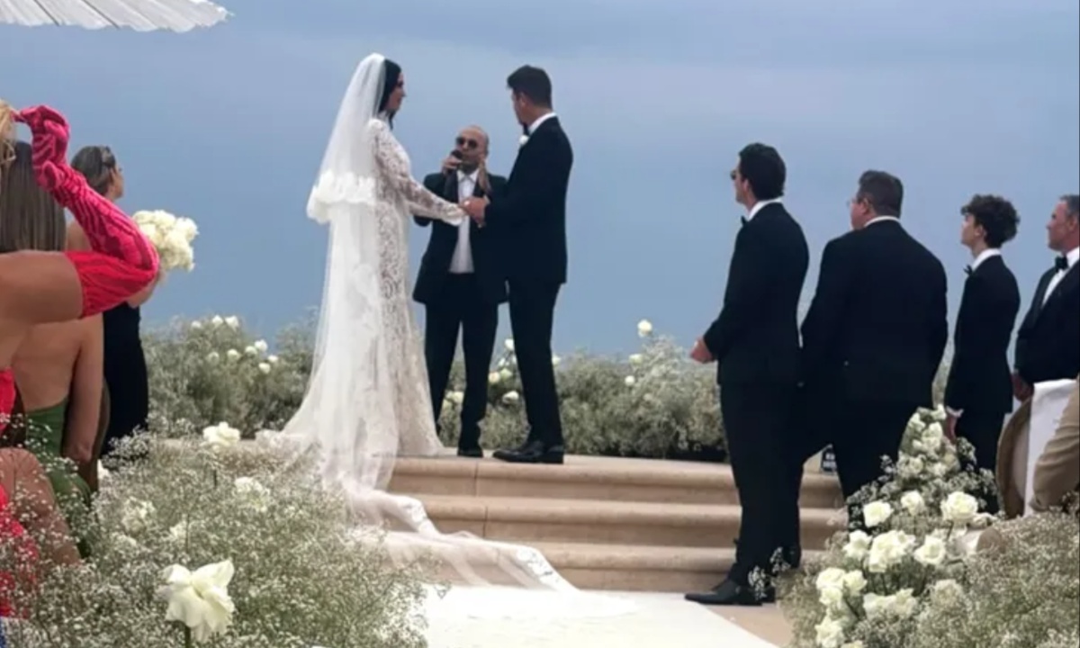 Robin Thicke Marries April Love Geary in Star-Studded Cabo Ceremony with Usher as Groomsman
