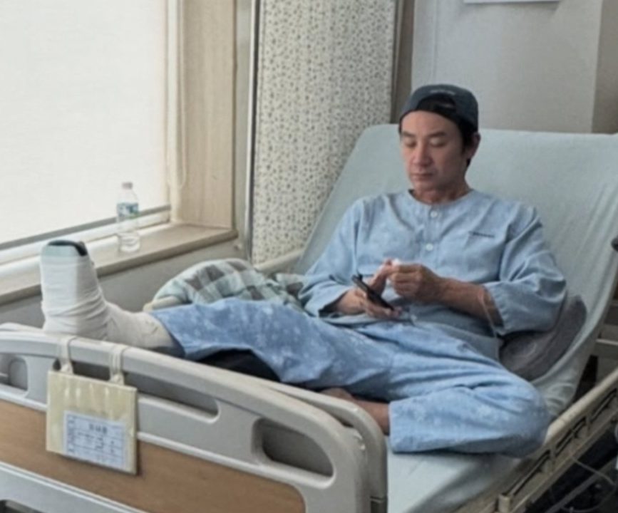 Uhm Tae Woong Hospitalized with Severe Leg Injury as Fans Rally with Support and Concern