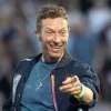 Coldplay Crowd Clip Goes Viral After Chris Martin’s Joke Sparks Mystery Around Shy Couple