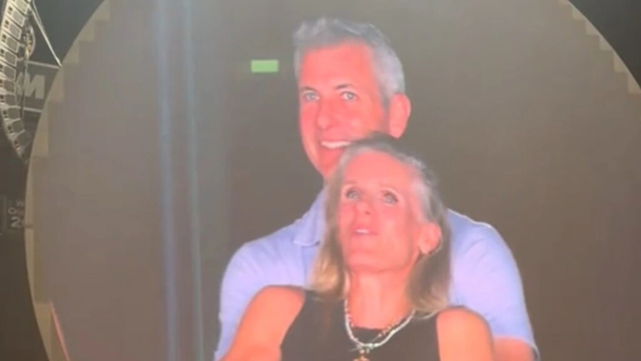 Coldplay Crowd Clip Goes Viral After Chris Martin’s Joke Sparks Mystery Around Shy Couple