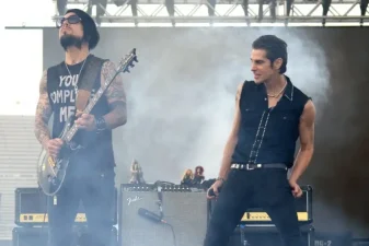 Jane’s Addiction Feud Turns Legal as Onstage Fight, Canceled Tour, and $10M Lawsuit Shatter Reunion Hopes