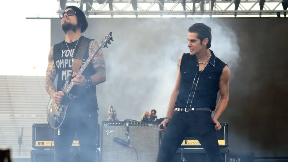Jane’s Addiction Feud Turns Legal as Onstage Fight, Canceled Tour, and $10M Lawsuit Shatter Reunion Hopes