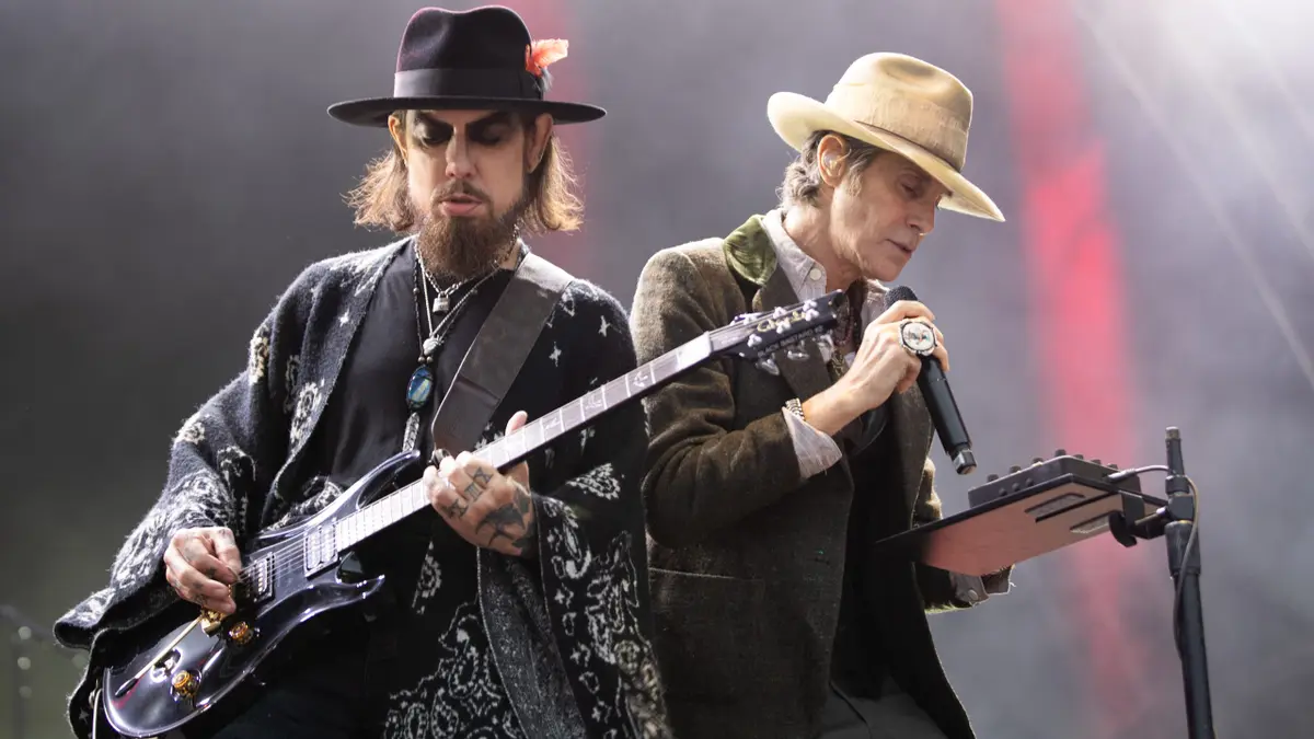Jane’s Addiction Feud Turns Legal as Onstage Fight, Canceled Tour, and $10M Lawsuit Shatter Reunion Hopes