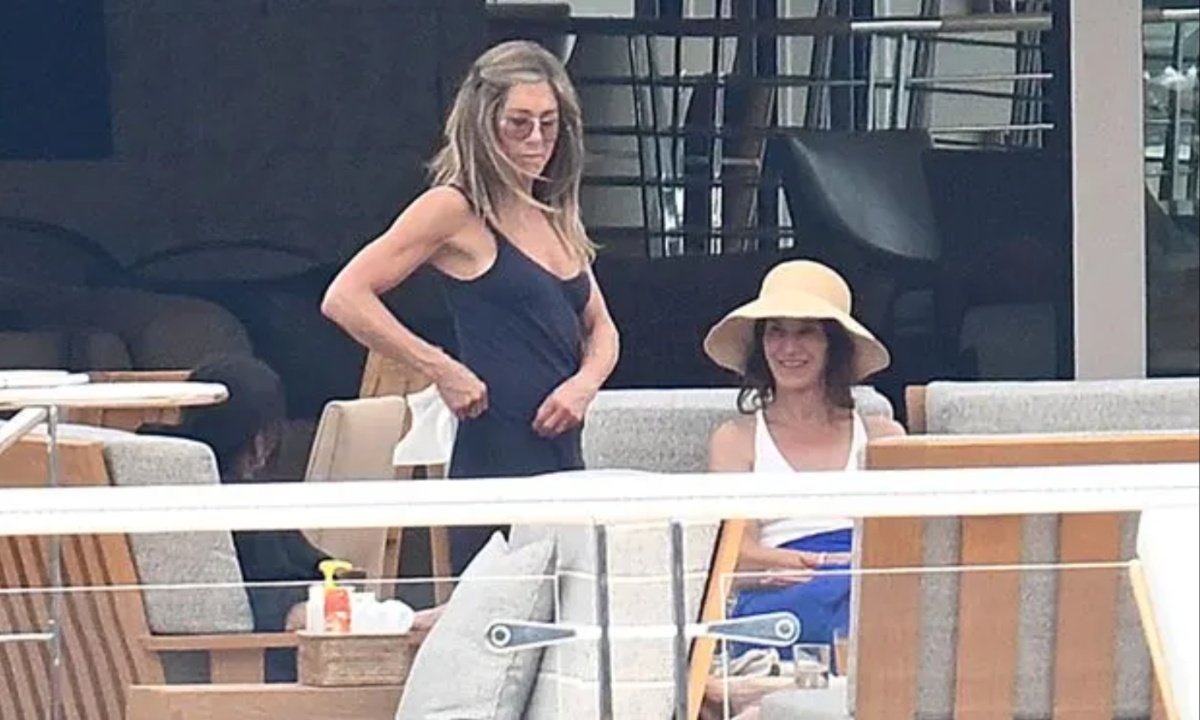 Jennifer Aniston Sparks Romance Buzz with Hypnotist Jim Curtis During Star-Studded Yacht Getaway