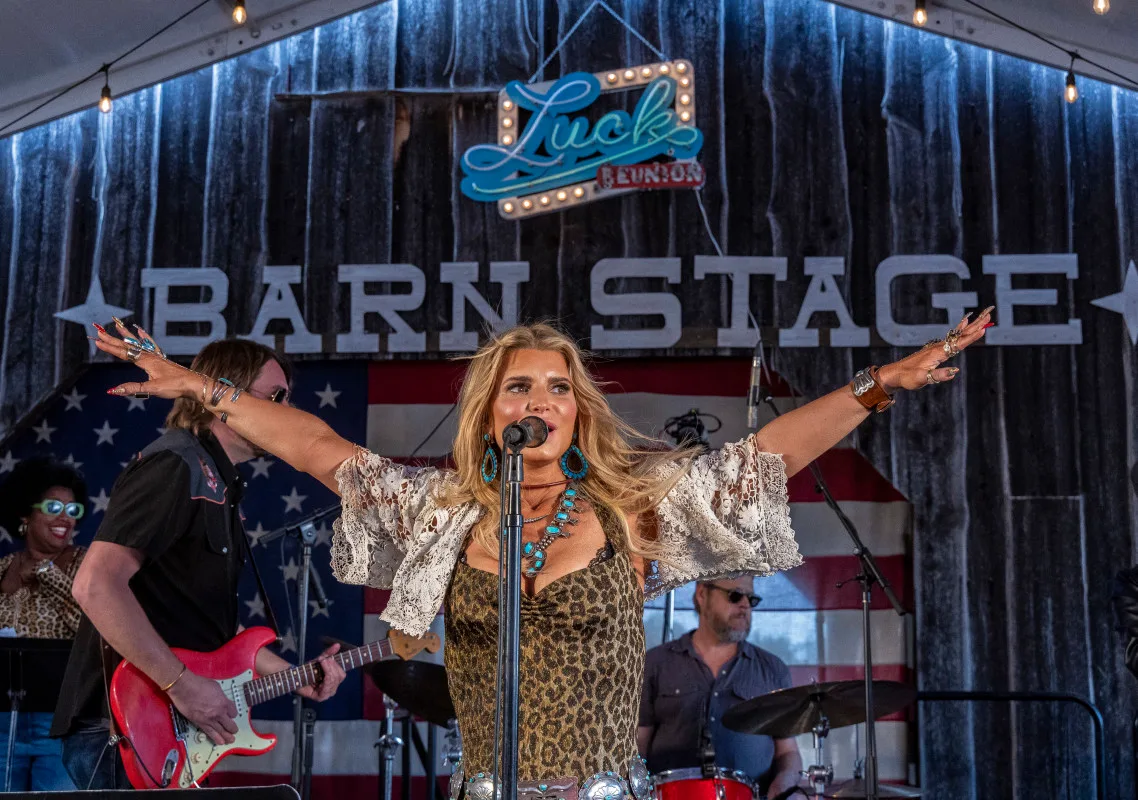 Jessica Simpson Debuts Bold Dark Hair and Dazzling Look as She Celebrates 45th Birthday in Style