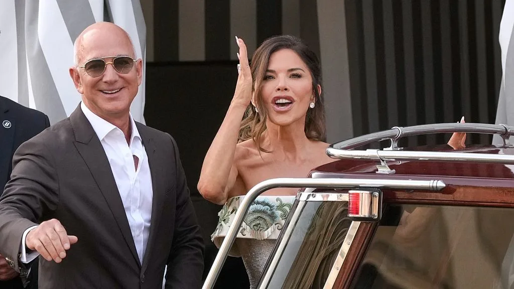 Lauren Sánchez Bezos Stuns in Paris Fashion Week Appearance as Post-Wedding Glamour Keeps Spotlight on Her