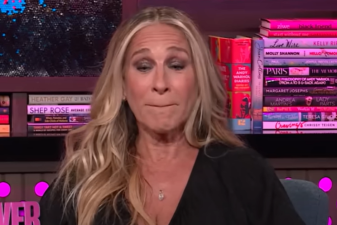 Sarah Jessica Parker Reacts Awkwardly to Lauren Sánchez’s Vogue Cover in Tense TV Moment
