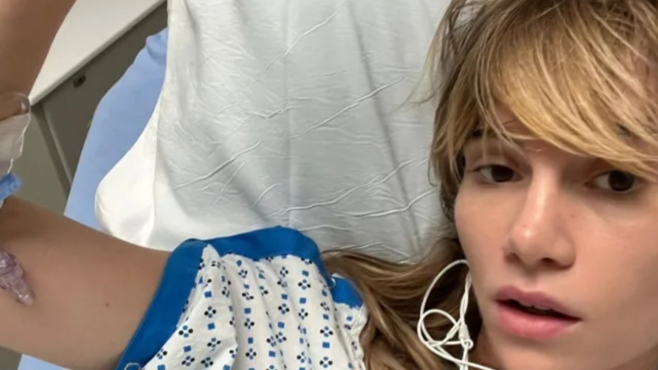 Suki Waterhouse Reveals Hernia Caused by Tight Pants, Shares Recovery Ahead of Tour Comeback